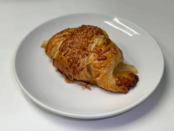 amandine-patisserie-cafe - Ham and Cheese Croissant