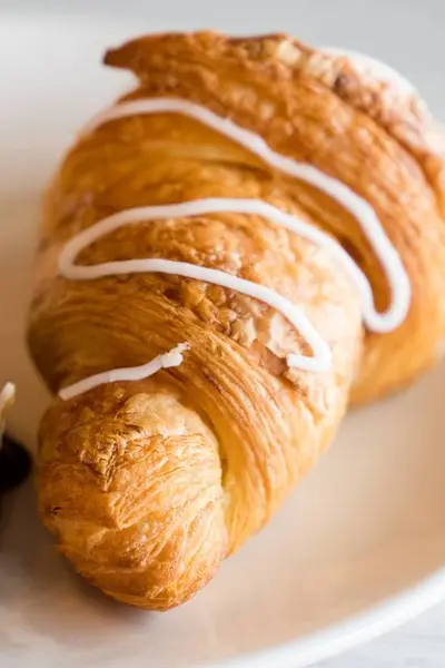 amandine-patisserie-cafe - Cinnamon Croissant