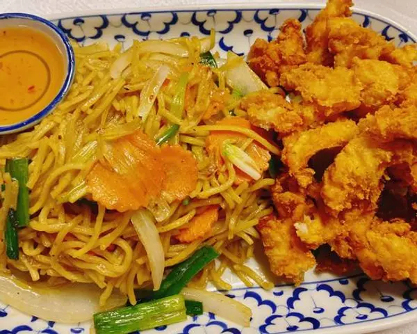 beau-thai-restaurant - Yakisoba Noodles with Crispy Fried Chicken