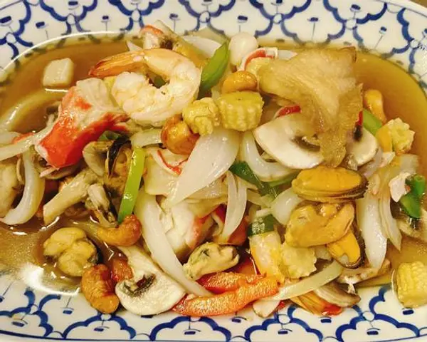 beau-thai-restaurant - Seafood with Cashew Nuts