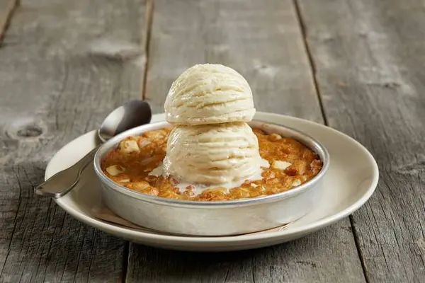 bjs-restaurant-brewhouse - White Chocolate Macadamia Nut Pizookie®