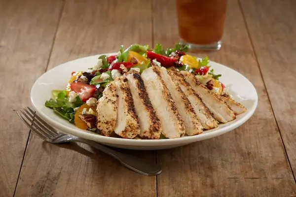 bjs-restaurant-brewhouse - Enlightened Strawberry Fields Salad With Chicken