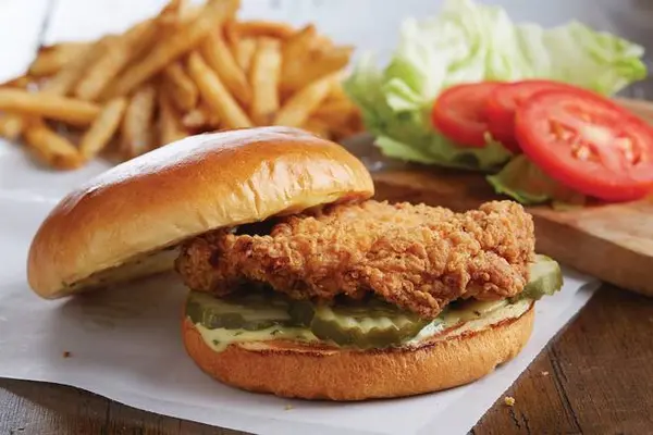 bjs-restaurant-brewhouse - BJ's Classic Crispy Chicken Sandwich